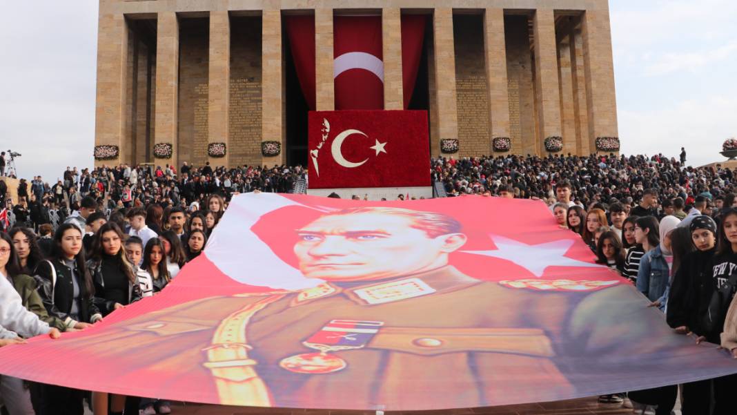 Anıtkabir’e akın ettiler... 'O umudu yaşatmak için bugün buradayız' 7